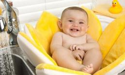 Học hỏi 10 bí quyết khi tắm cho con