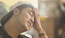 Ưng Hoàng Phúc ngủ gục trên sàn tập