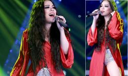 Hà Linh lại 'quá ư nóng bỏng' trên sân khấu Sao Mai điểm hẹn