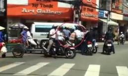 Dàn cảnh móc túi trắng trợn giữa đường phố Sài Gòn