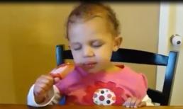 Những kiểu ngủ gật bá đạo của em bé