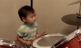 Em bé chơi nhạc cụ cực đỉnh