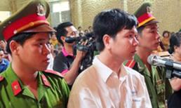 Thầy giáo tạt axít đồng nghiệp lĩnh 4 năm tù giam