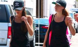 Vic và bạn thân lại 'đụng hàng' nhau chan chát