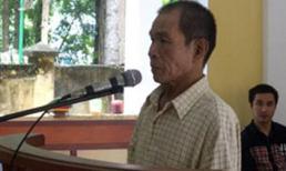 Cụ ông 70 tuổi kéo bé gái vào nhà tắm hiếp dâm