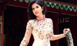 Thướt tha như bà xã Phan Thanh Bình với áo dài 