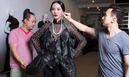 Võ Việt Chung thử đồ cho người mẫu trước khi sang Mỹ dự 'Fashion Week'