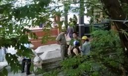 Thanh niên chết bí ẩn giữa hai ngôi mộ