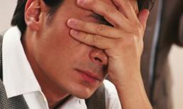 Anh vẫn mãi đứng đây nhìn về phía em