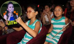 Hai 'công chúa' nhà Cẩm Ly diện đồ đôi đi cổ vũ mẹ