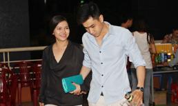 Bắt gặp ca sĩ 'nhà trăm tỷ' đưa người yêu đi xem kịch