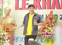 Thầy hiệu trưởng nhảy cực “sung” trong lễ khai giảng