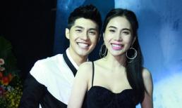 Thủy Tiên khoe vai trần gợi cảm bên Noo Phước Thịnh