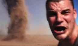  'Choáng' với cảnh chàng trai lao vào lốc xoáy tự sướng