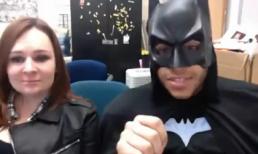 'Vầng trăng khóc' phong cách Batman của chàng trai Tây