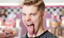 Chàng trai có lưỡi 'khủng' dài bằng 1 chiếc iPhone