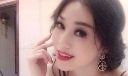 Khánh My trang điểm đậm, uốn éo khoe dáng trên giường ngủ