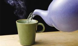 10 lợi ích bất ngờ từ việc uống nước nóng