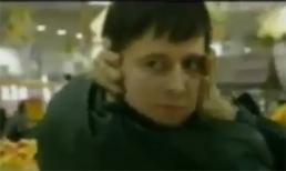 Kinh ngạc khả năng xoay đầu 180 độ của chàng trai