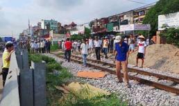 Hà Nội: Tàu hỏa tông chết người phụ nữ giúp việc lơ ngơ qua đường sắt