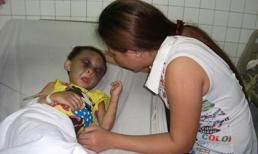 Phẫn nộ bé gái 4 tuổi nghi bị cha mẹ đánh chấn thương sọ não