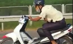Chết khiếp với tốc độ chạy xe mô tô của nam thanh niên
