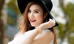 Hạnh Sino đẹp như thiên thần trong nắng Sài Gòn