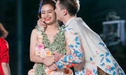 Hoàng Thùy Linh làm vedette với đầm 300 triệu của Lý Quí Khánh