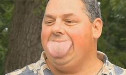 Người đàn ông có chiếc lưỡi rộng nhất thế giới