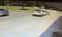 Xe đạp chạy đường tắt bị ô tô đâm