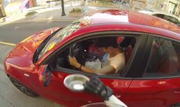 Người phụ nữ đi mô tô và những hành động bảo vệ môi trường