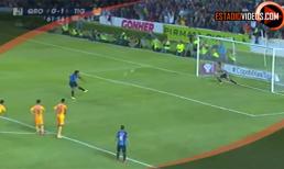 Ronaldinho sút hỏng penalty ngày ra mắt CLB mới