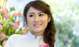 Viên Hoàng Thu và bộ ảnh bên hoa sen đẹp hiếm thấy