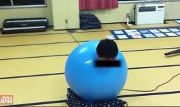 Thanh niên Nhật và phong cách chơi bóng cực dị