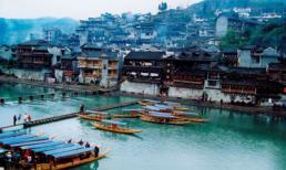 Vẻ đẹp sương khói, thơ mộng của Phượng Hoàng cổ trấn