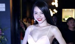 Vũ Hoàng Điệp diện váy hai dây khoe vai trần gợi cảm