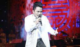 Tùng Dương 'lên đồng' bằng âm nhạc Phú Quang