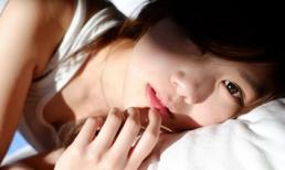 Trao chữ 'trinh' để nhận chữ 'khinh'