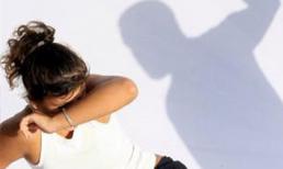 Chồng dùng dao rạch vùng kín của vợ vì ghen