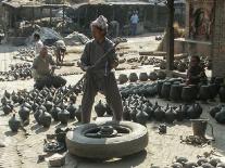 Làm đồ gốm bằng... lốp ô tô