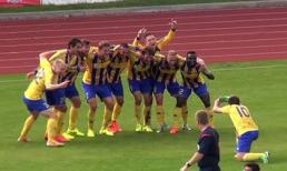 Màn 'chụp ảnh' ăn mừng độc đáo