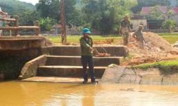 Phát hiện xác một phụ nữ nổi trên mặt nước