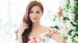 Hotgirl Kelly khoe vẻ đẹp hoa nhường nguyệt thẹn