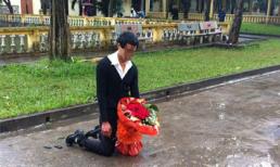 Con trai quỳ gối lụy tình: Yêu quá hóa mất điểm