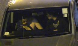 Trịnh Hân Nghi cãi nhau với bạn trai trong xe hơi