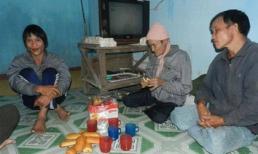 Cha con “người rừng” đón Tết