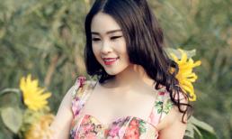 Á khôi Áo dài 2005 khoe nụ cười bừng sáng giữa vườn xuân