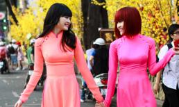 Chị em Thiều Bảo Trang diện áo dài thướt tha xuống phố Tết