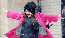 Suri Cruise nhảy múa dưới những bông tuyết