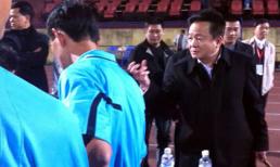 Ngán ngẩm chuyện "đấm tụt còi" vào miệng trọng tài